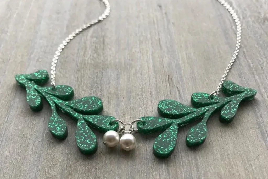Emerald Pearl Acrylic2